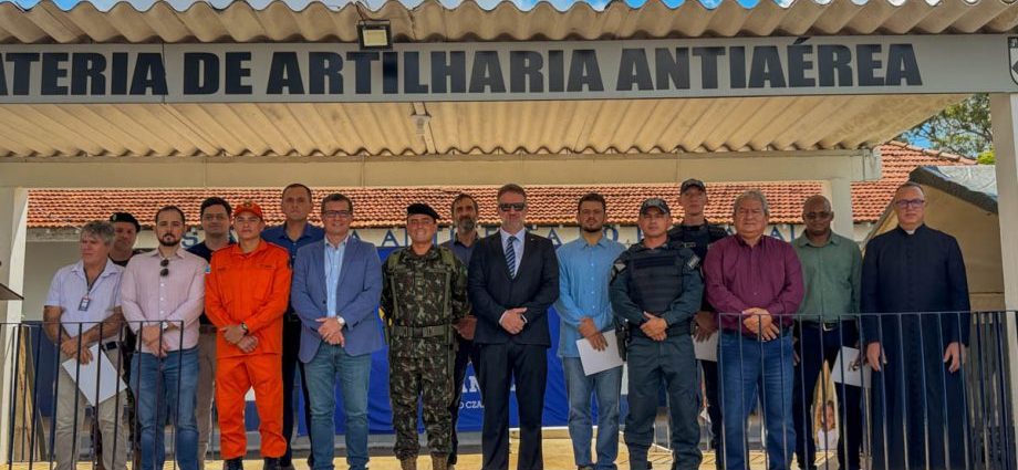 SEGURANÇA em TRÊS LAGOAS: 3ª BIA COMPLETA 48 anos e FORTALECE a 1 TROCA DE COMANDANTE ARTILHARIA 30 scaled 1